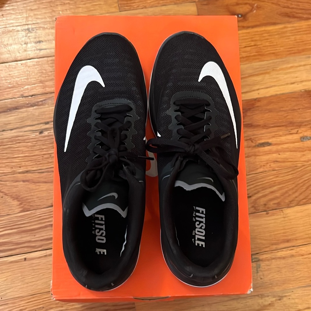 NIKE FS LITE RUN 4 SNEAKERS SZ 10 with original shoebox